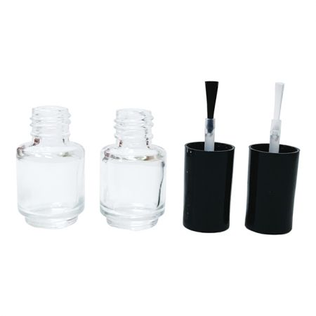 Cilindrische nagellakfles en zwarte of witte borstelapplicator